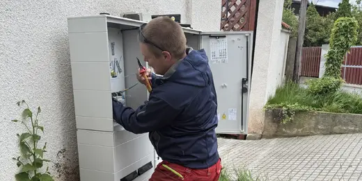 hero_elektrikar_v_praci.webp